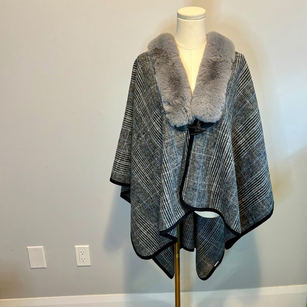 Model France Women's Vintage Fur Collared Plaid Cape NWT Circa 1986 O/S
